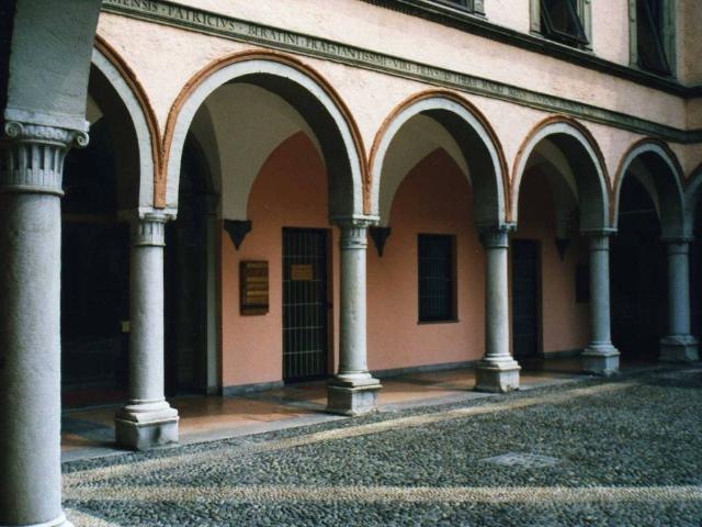 Locale Commerciale in vendita a Sant'Agostino, Como