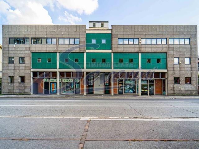 Locale Commerciale in vendita a Como, Lombardia