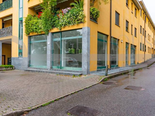Locale Commerciale in vendita a Como