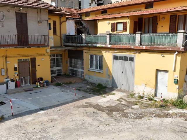 Locale Commerciale in vendita a Casetta, Como