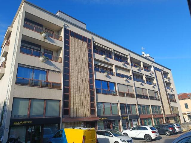 Locale Commerciale in vendita a Camerlata, Como