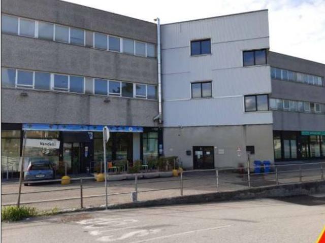 Locale Commerciale in vendita a Como, Lombardia