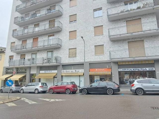Locale Commerciale in vendita a San Martino, Como