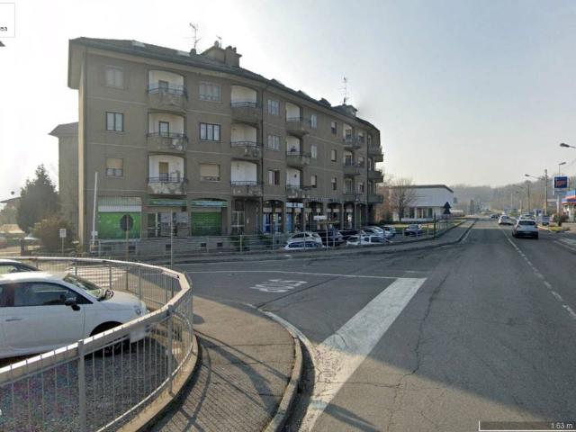 Locale Commerciale in vendita a Lazzago, Como