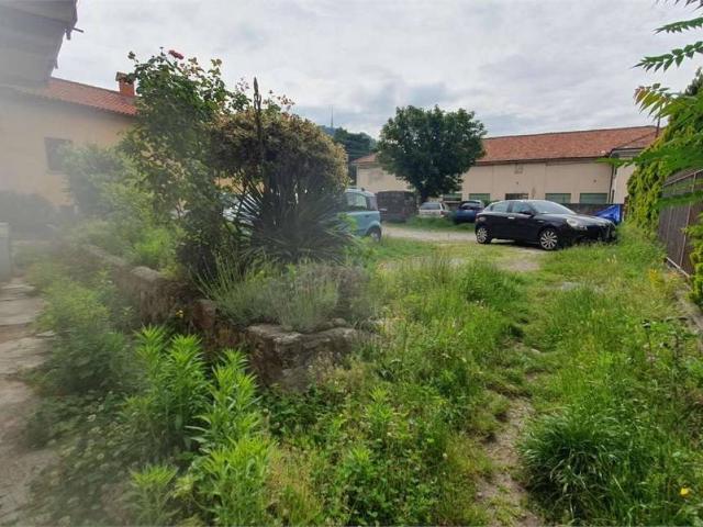 Locale Commerciale in vendita a Como Sole, Como