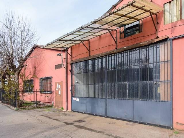 Locale Commerciale in vendita a Como, Lombardia
