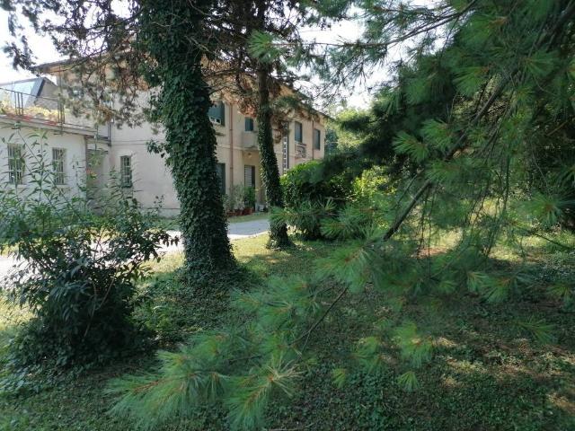 Locale Commerciale in vendita a Breccia, Como