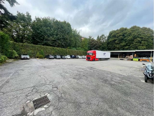 Locale Commerciale in vendita a Como