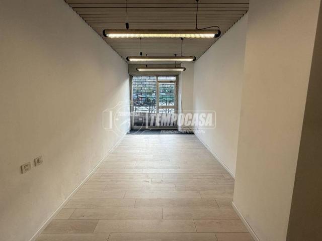 Locale Commerciale in vendita a Soldo, Como