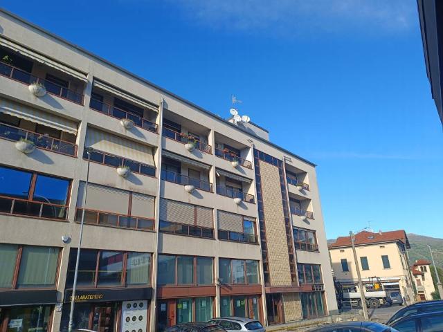 Locale Commerciale in vendita a Como, Lombardia