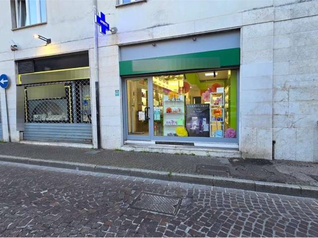 Locale Commerciale in vendita a San Bartolomeo, Como