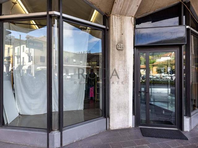 Locale Commerciale in vendita a Casetta, Como