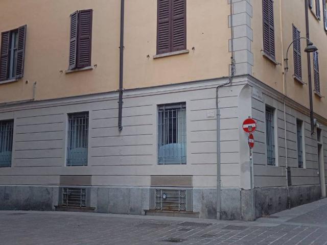Locale Commerciale in vendita a San Bartolomeo, Como