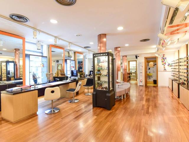 Locale Commerciale in vendita a San Vitale, Como