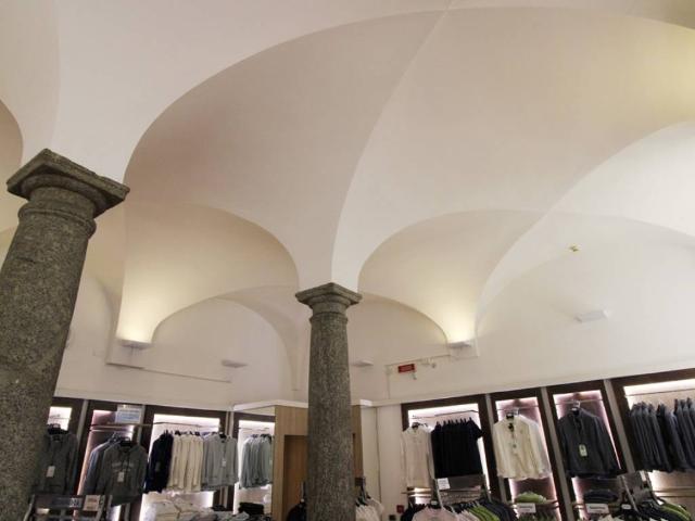 Locale Commerciale in vendita a Sant'Agostino, Como