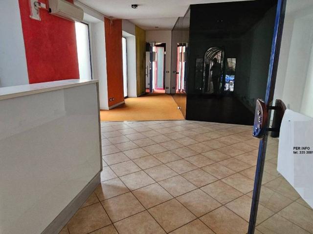 Locale Commerciale in vendita a Casetta, Como