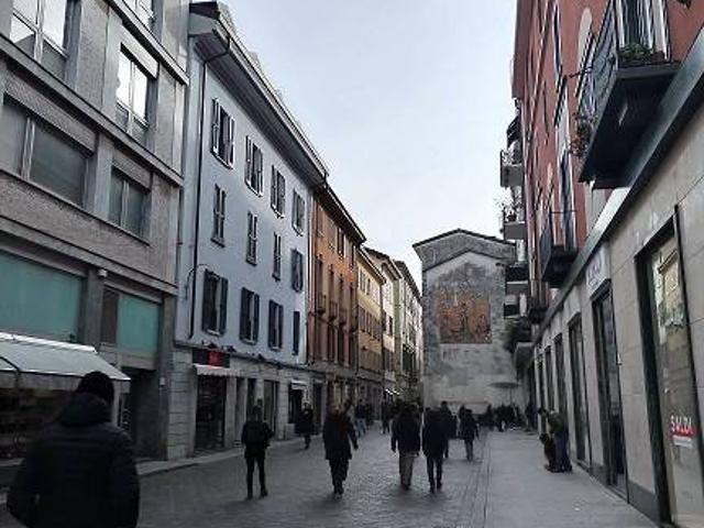 Locale Commerciale in vendita a Sant'Agostino, Como