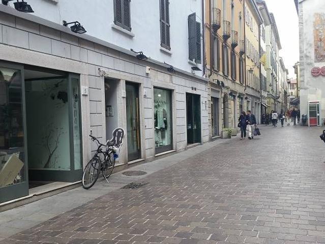 Locale Commerciale in vendita a Sant'Agostino, Como