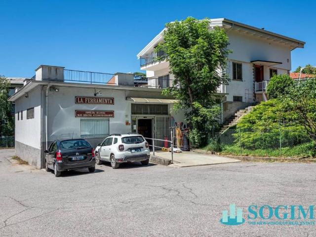Locale Commerciale in vendita a Lazzago, Como