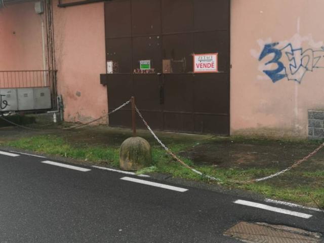 Locale Commerciale in vendita a Rebbio, Como