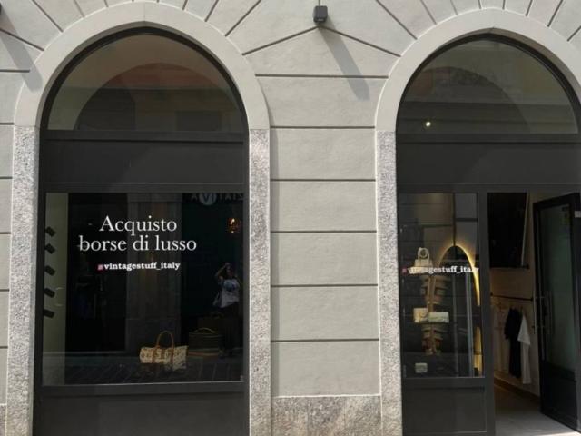 Locale Commerciale in vendita a Sant'Agostino, Como