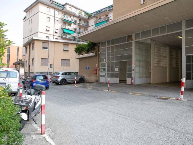 Locale Commerciale in vendita a Caserme, Como