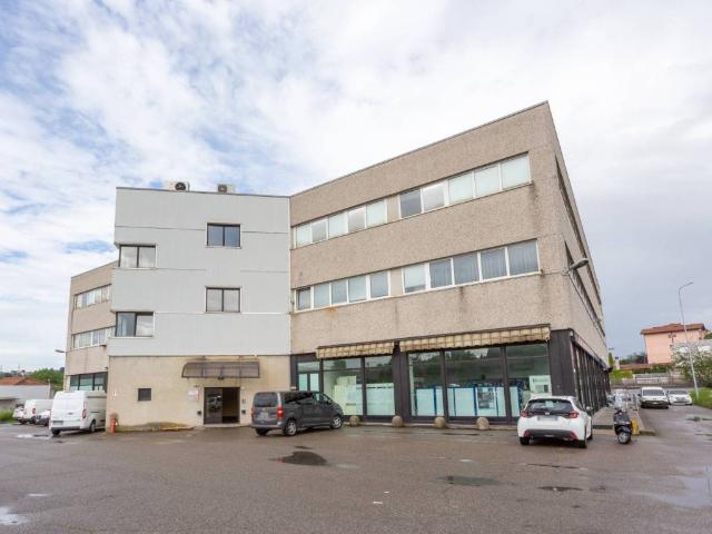 Locale Commerciale in vendita a Acquanera, Como