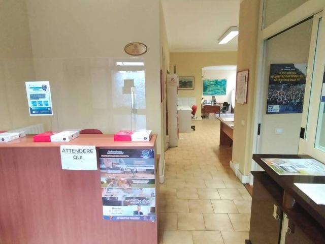 Locale Commerciale in vendita a Caserme, Como