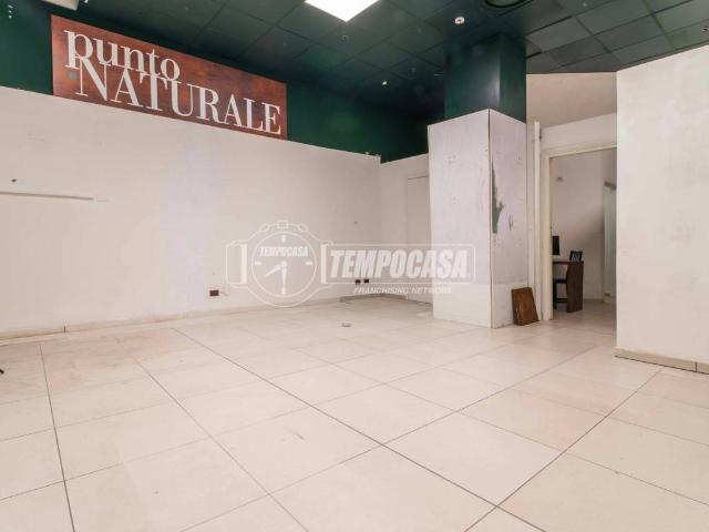 Locale Commerciale in vendita a Como, Lombardia