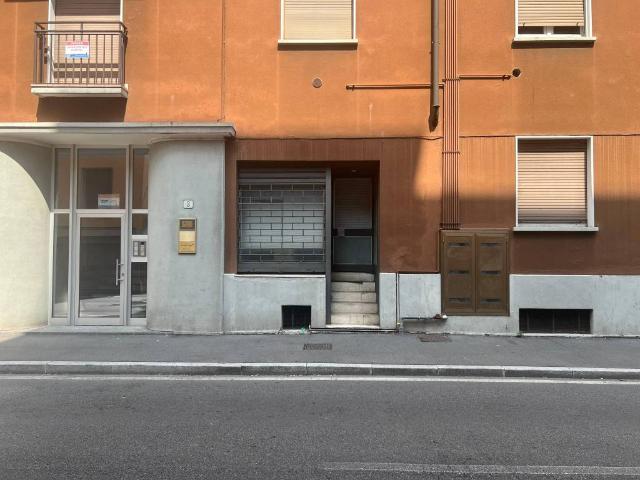 Locale Commerciale in vendita a Caserme, Como