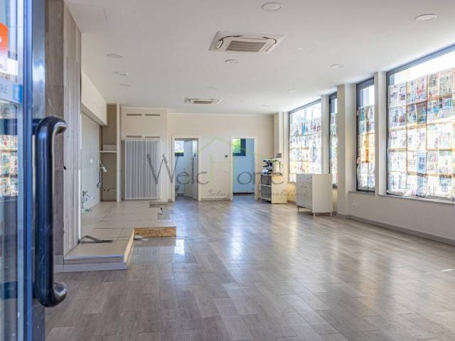 Locale Commerciale in vendita a Acquanera, Como