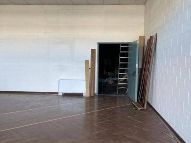 Locale Commerciale in vendita a Camerlata, Como