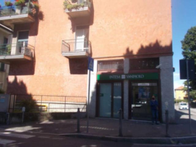Locale Commerciale in vendita a Albate, Como