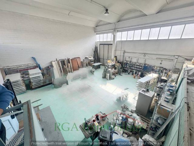 Locale Commerciale in vendita a Comun Nuovo, Lombardia