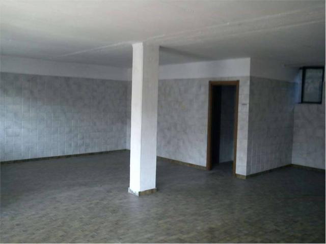 Locale Commerciale in vendita a Comun Nuovo, Lombardia