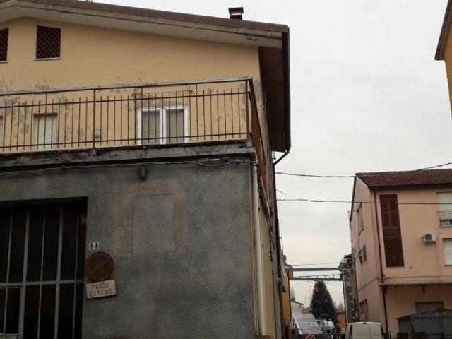 Locale Commerciale in vendita a Unione Comuni Modenesi Area Nord, Concordia Sulla Secchia