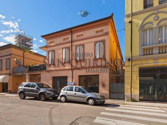Locale Commerciale in vendita a Unione Comuni Modenesi Area Nord, Concordia Sulla Secchia