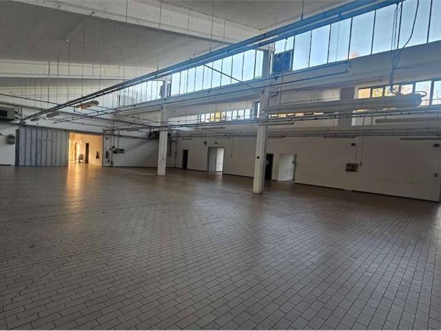 Locale Commerciale in vendita a Unione Comuni Modenesi Area Nord, Concordia Sulla Secchia