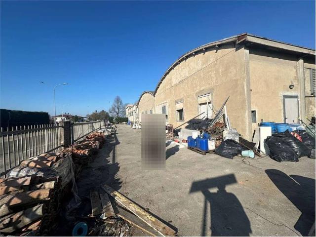 Locale Commerciale in vendita a Unione Comuni Modenesi Area Nord, Concordia Sulla Secchia