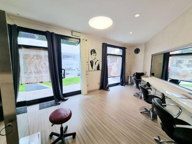 Locale Commerciale in vendita a Concorezzo, Monza-brianza