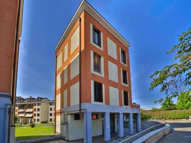 Locale Commerciale in vendita a Concorezzo, Lombardia