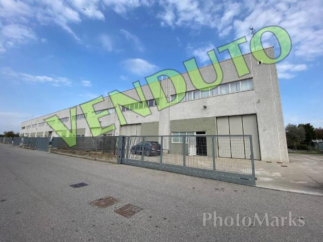 Locale Commerciale in vendita a Concorezzo, Monza-brianza