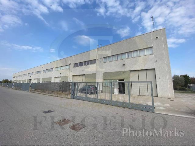 Locale Commerciale in vendita a Agrate Brianza, Lombardia