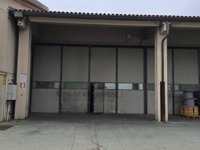 Locale Commerciale in vendita a Concorezzo, Monza-brianza