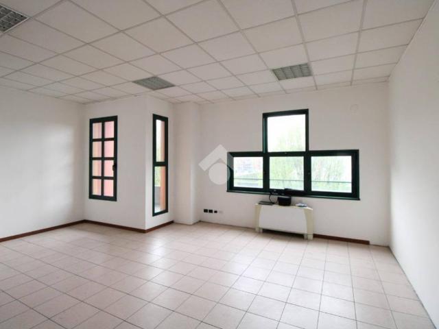 Locale Commerciale in vendita a Cascina Malcantone, Concorezzo