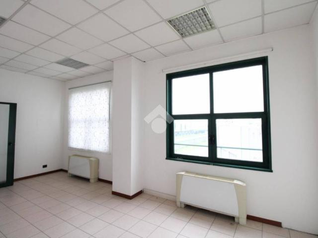 Locale Commerciale in vendita a Cascina Malcantone, Concorezzo