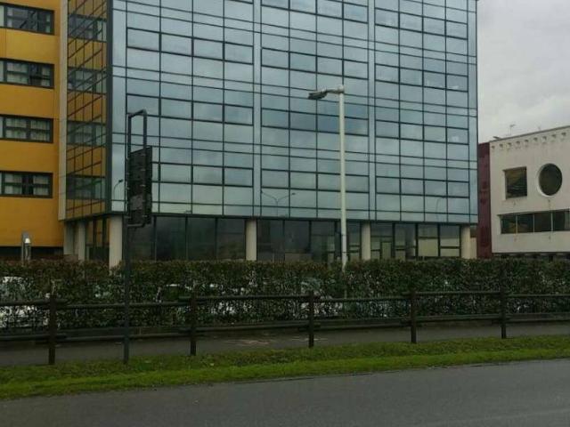 Locale Commerciale in vendita a Concorezzo, Lombardia