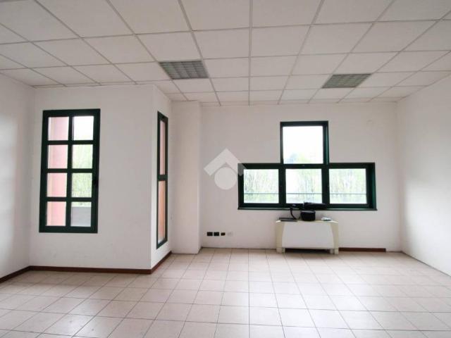 Locale Commerciale in vendita a Cascina Malcantone, Concorezzo