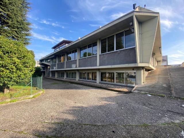 Locale Commerciale in vendita a Concorezzo, Lombardia