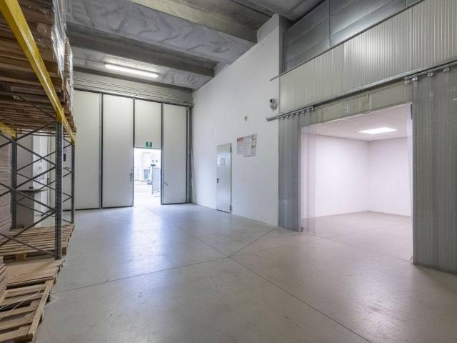 Locale Commerciale in vendita a Cascina Malcantone, Concorezzo